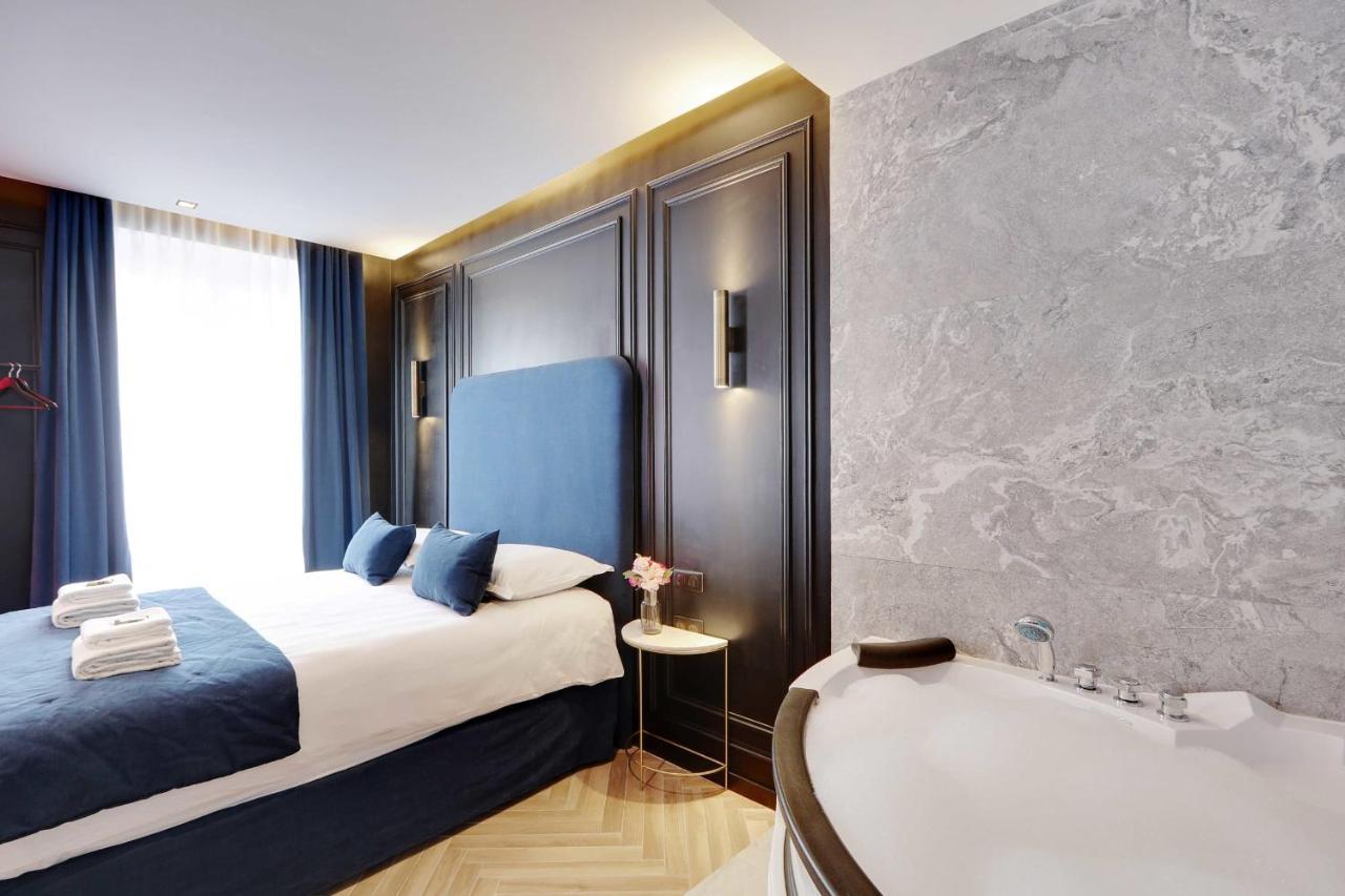 Couples Getaway Unit With Jacuzzi - Center Paris