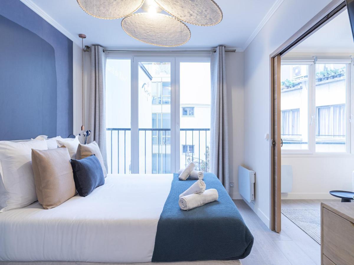 The Blue On Champs Elysees Avenue Paris