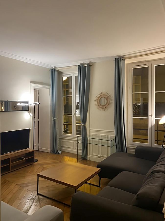 Spacious Next To Place Vendome Apartment Paris