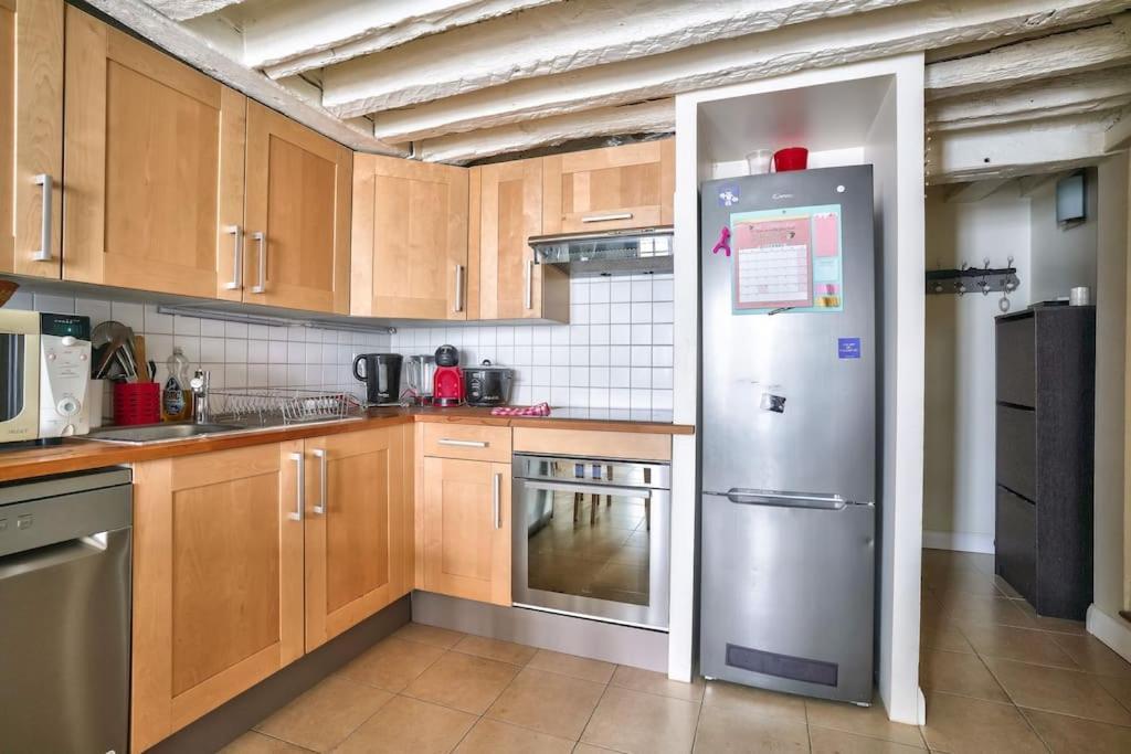 Superb 2 Bedroom Flat In Le Marais Neighborhood Paris