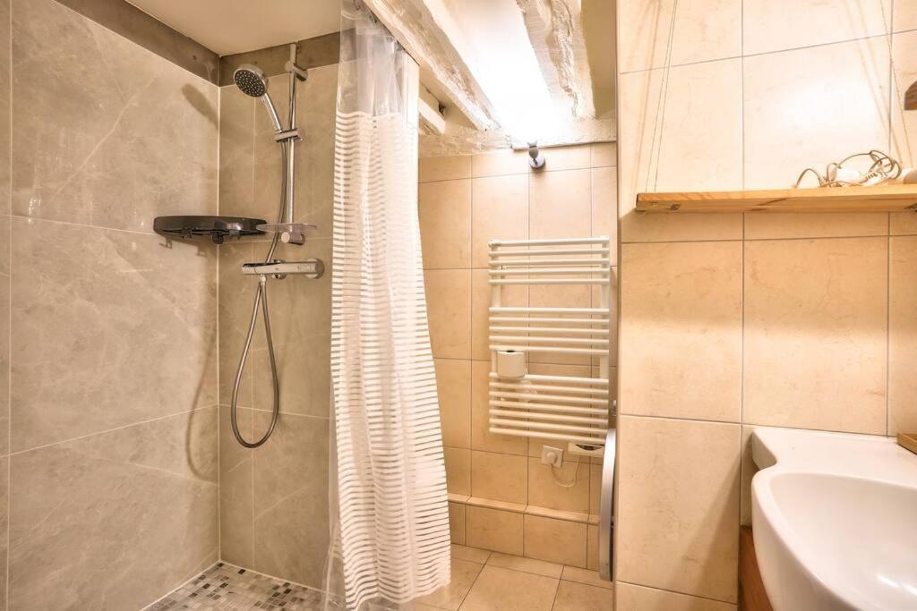 Superb 2 Bedroom Flat In Le Marais Neighborhood Apartment Paris