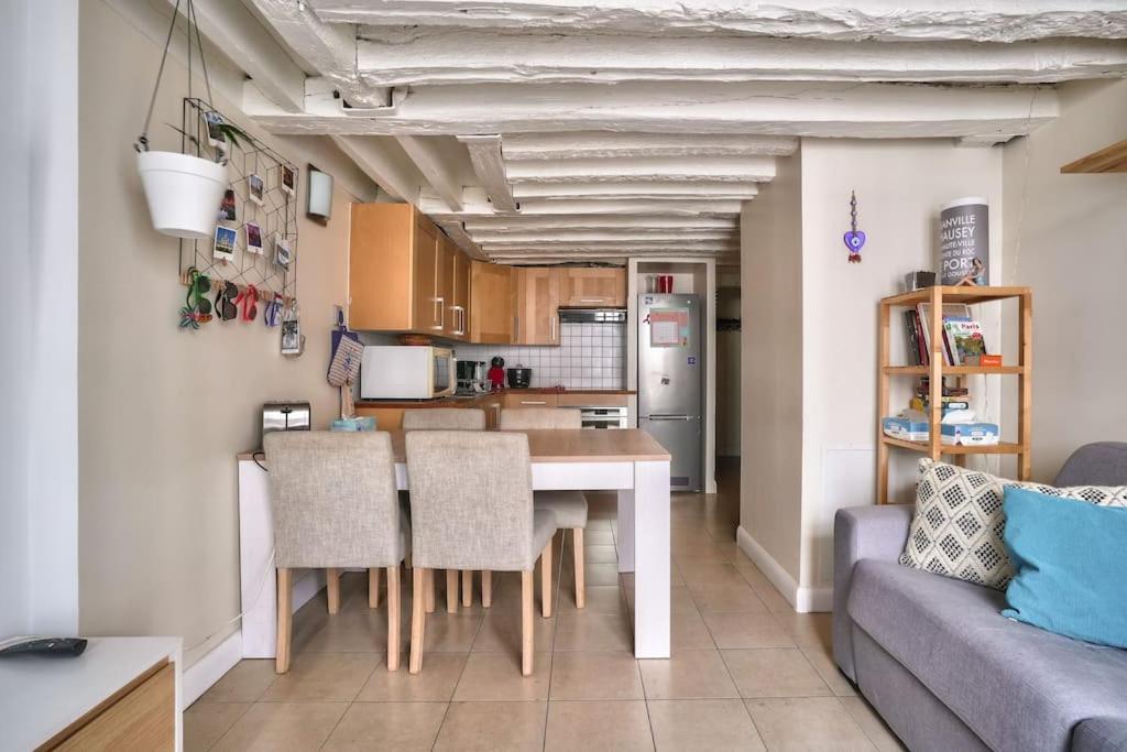 Superb 2 Bedroom Flat In Le Marais Neighborhood Paris