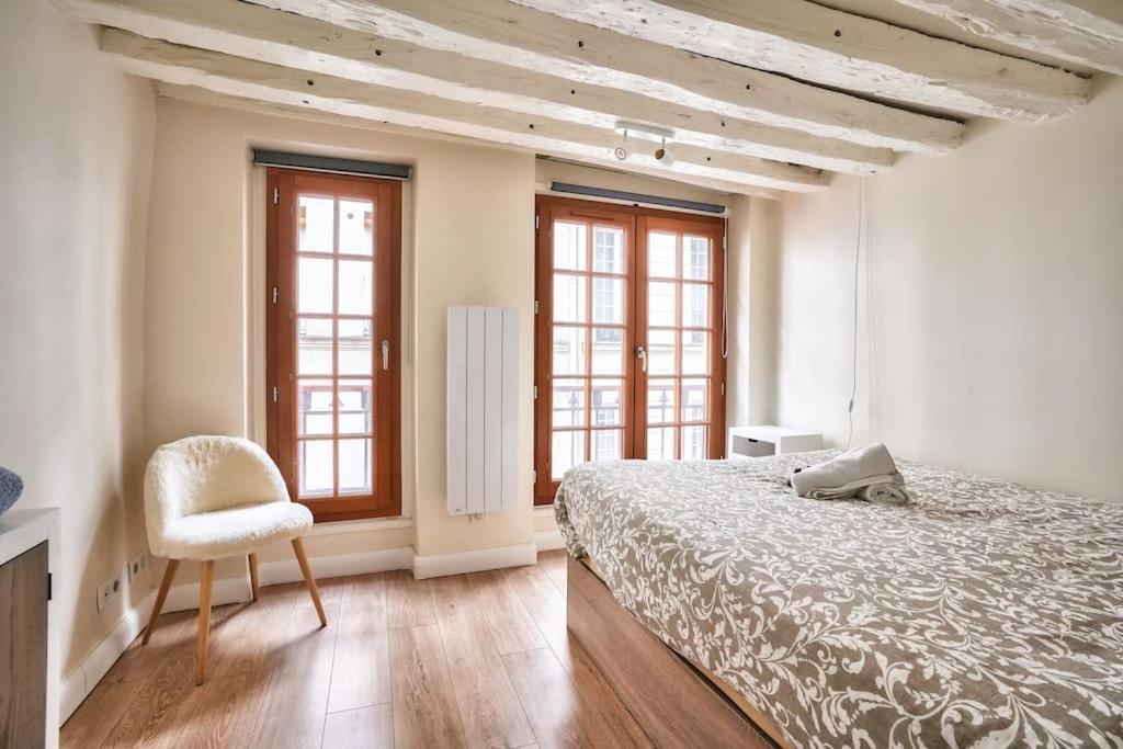 Superb 2 Bedroom Flat In Le Marais Neighborhood * Paris