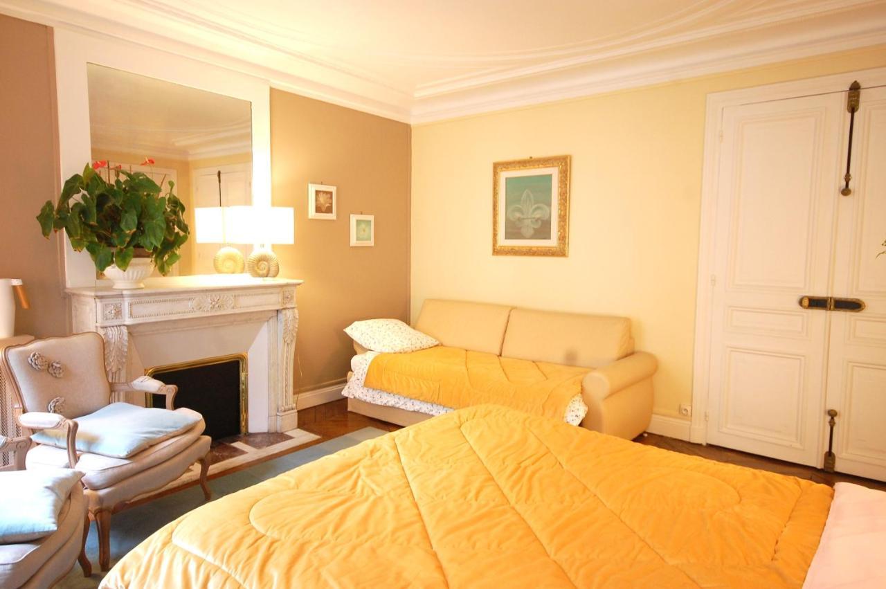 Two-Bedroom Apartment Champs-Elysees