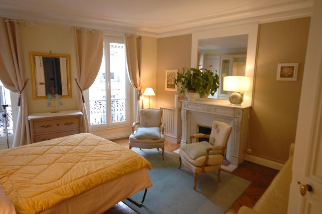 Two-Bedroom Apartment Champs-Elysees