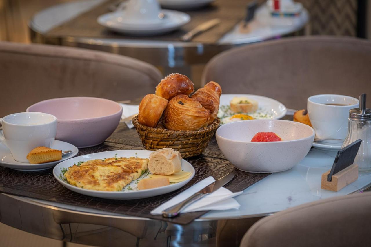 Hotel Longchamp Elysees 3*