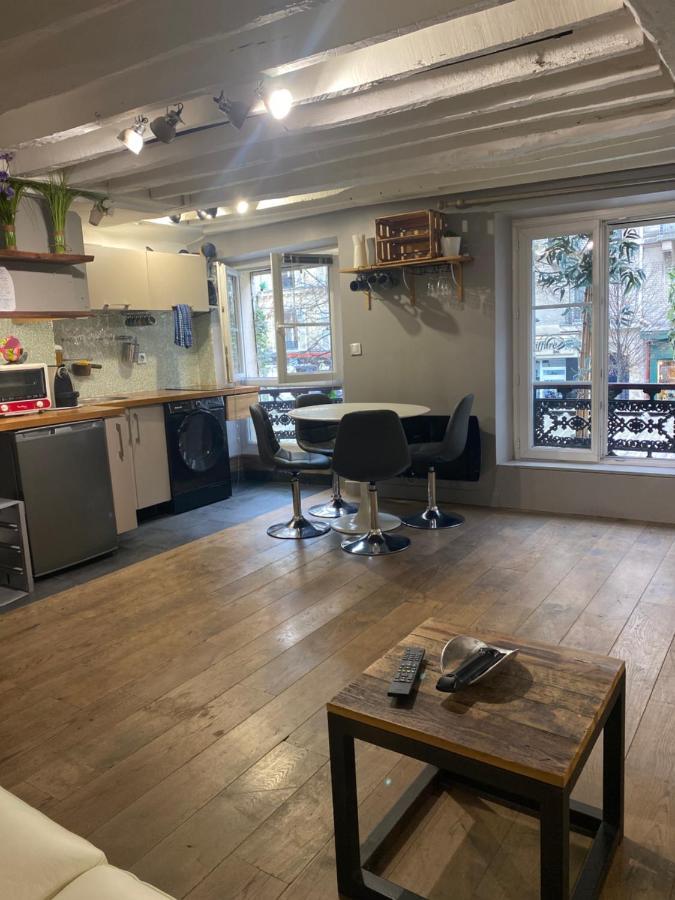 Studio Canal Saint Martin Apartment