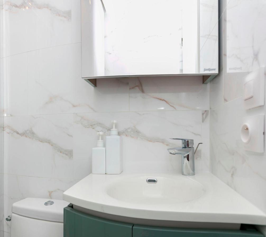 La Madeleine Private Studio Apartment Paris