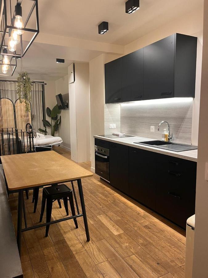 Appartement Sejour Romantique Avec Bain A Remous A 9 -p6 Paris