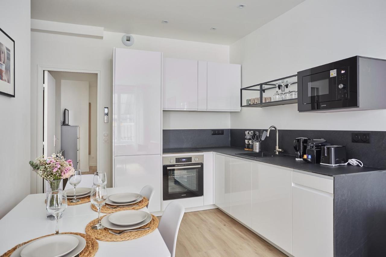 Apartment Center Of By Prestige Paris