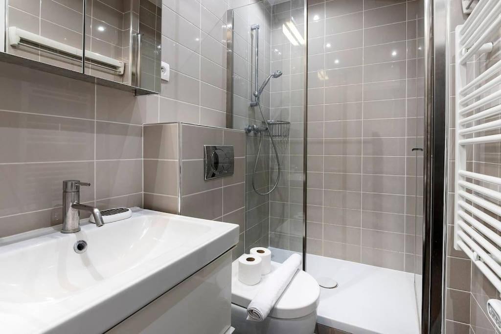 Appartement Superbe Avec Balcon Au Coeur De Montorgueil Paris
