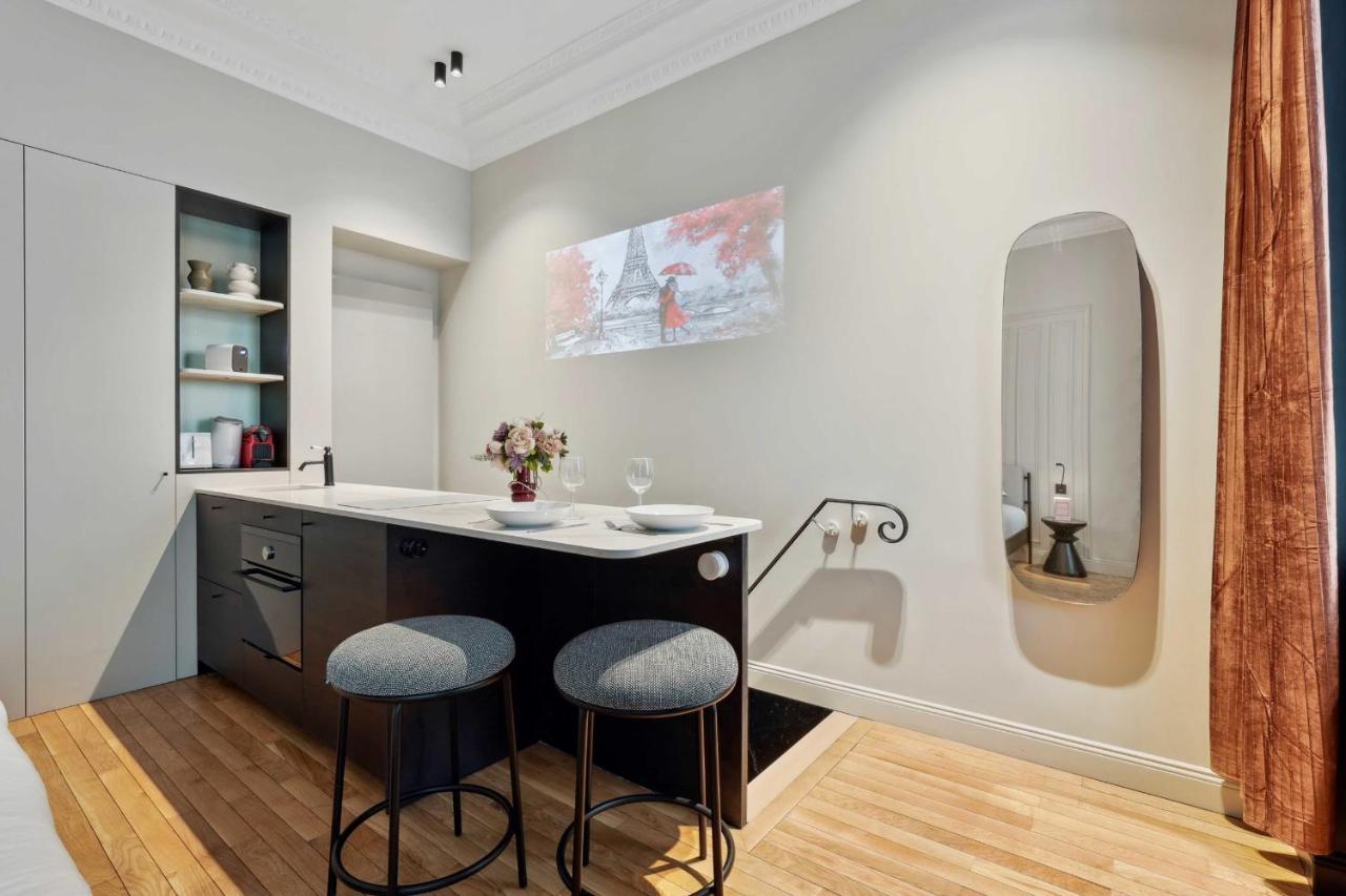 Interior Design & Small Pool - 2p - Monceau Apartment