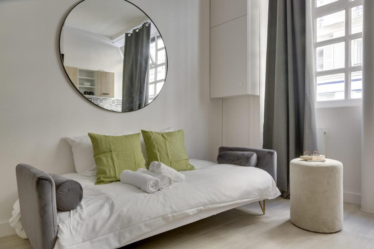 Apartment Bright Charming Modern Studio By Dreamy Canal