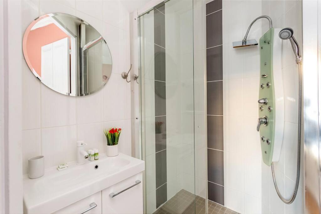 Elegant, Cosy In Heart Of ! Paris