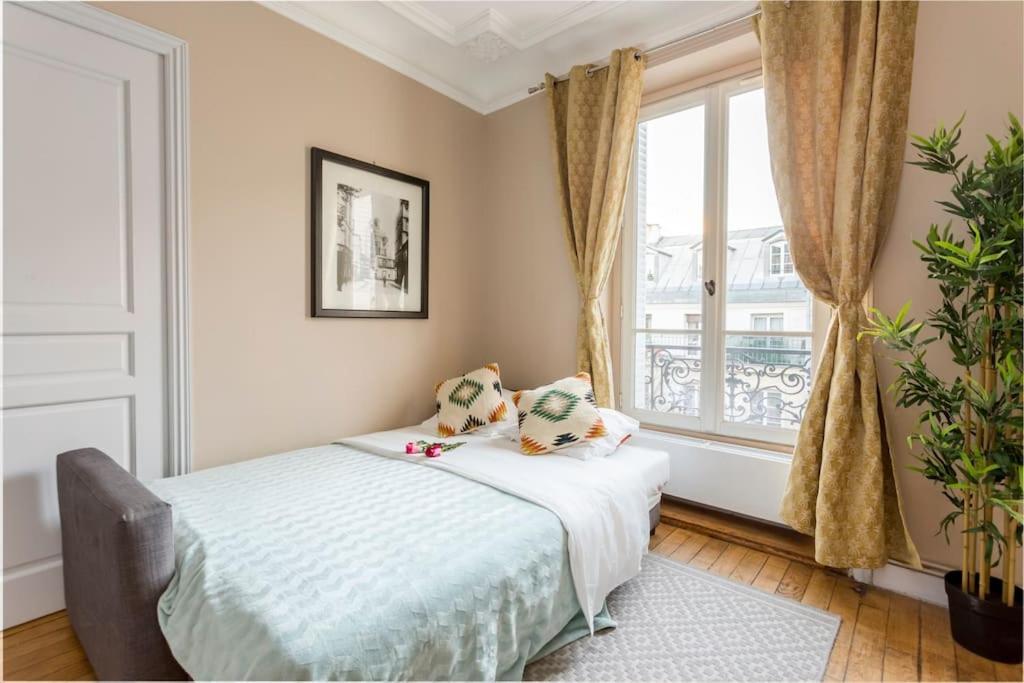Elegant, Cosy In Heart Of ! Apartment