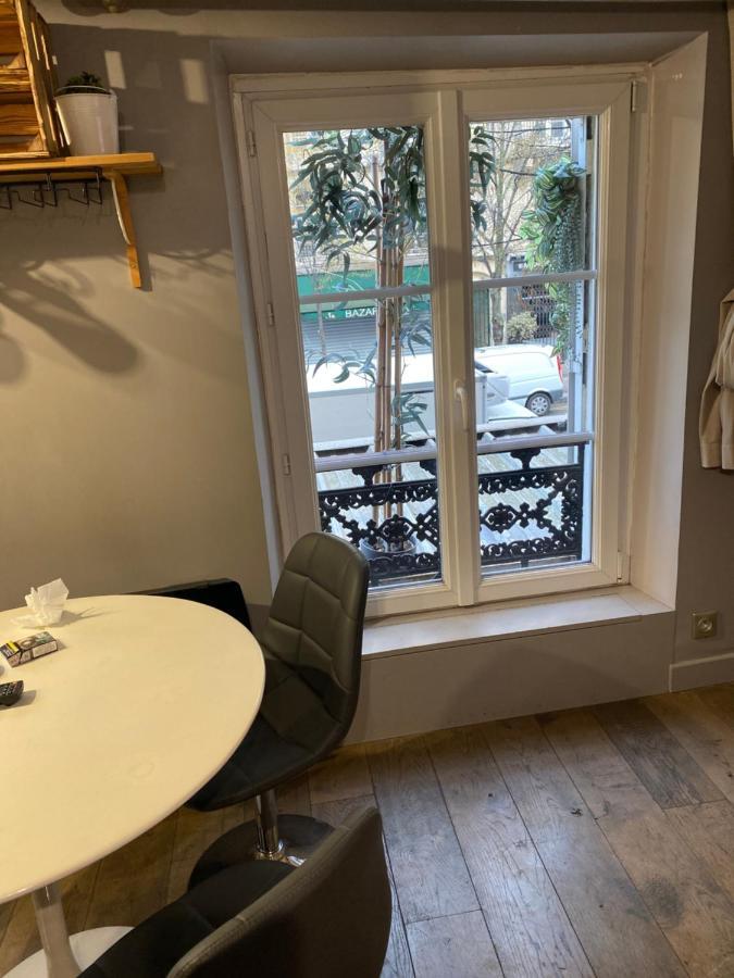 Studio Canal Saint Martin Apartment