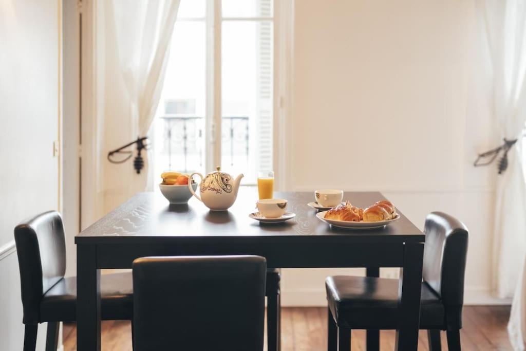 Appartement Eiffel Tower View - Republique 4 People 2 Bedrooms