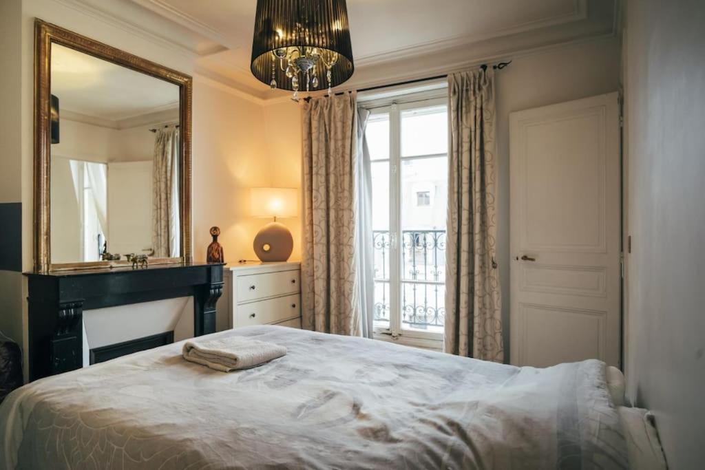 Appartement Eiffel Tower View - Republique 4 People 2 Bedrooms Paris
