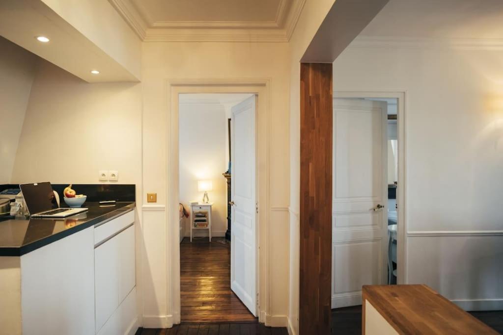 Appartement Eiffel Tower View - Republique 4 People 2 Bedrooms