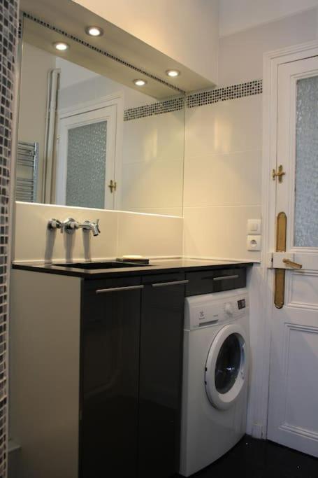 Eiffel Tower View - Republique 4 People 2 Bedrooms Appartement *
