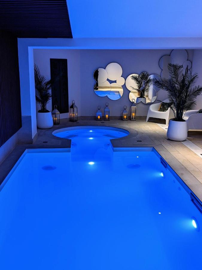 Romantic & 4*