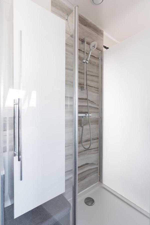 Bright And Homely 1 Bedroom Rooftop In The Marais In Apartment *