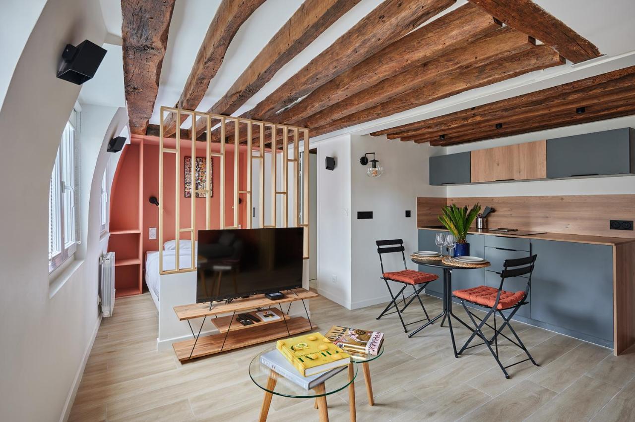 Apartment Center Of By Prestige Paris