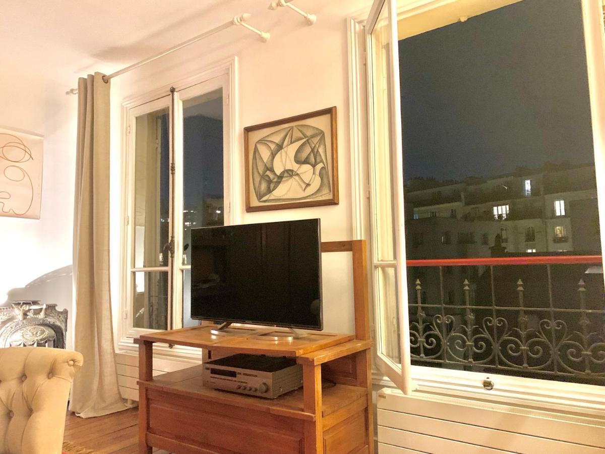 Nest In Apartment Paris