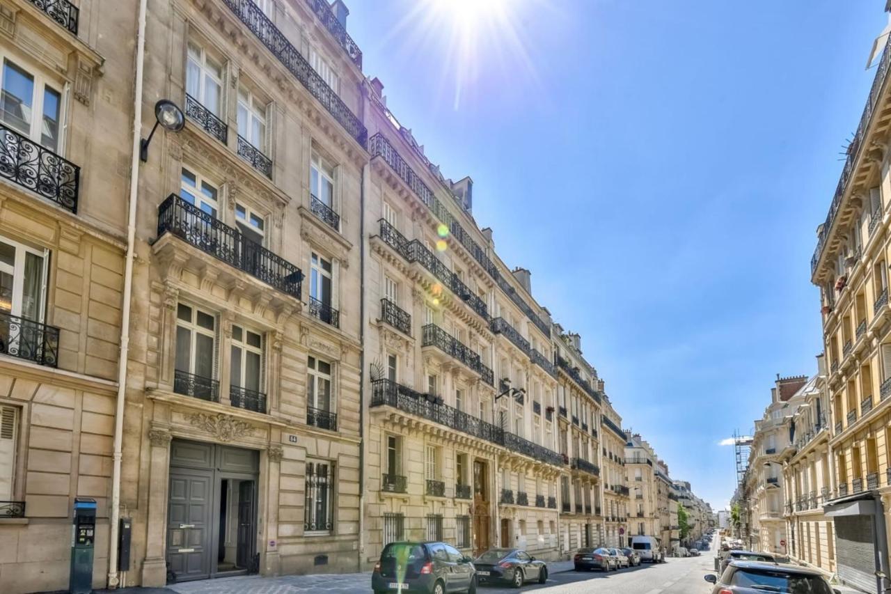 Apartment Charming Studio For 2 In The 8th District Paris