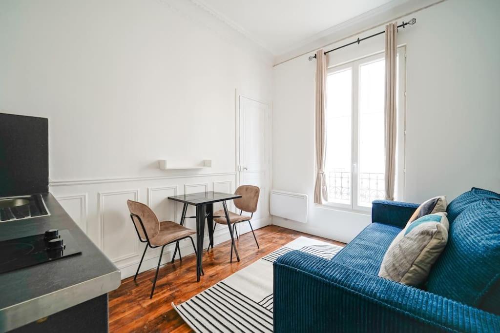 Niepce - Blue Flat Next To Avenue Du Maine *