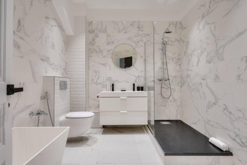 Apartment Superbe Haussmannien Aux Prestations Luxueuses