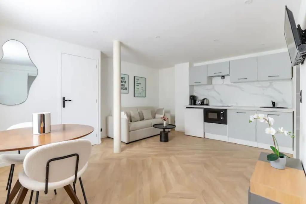 Pte De La Chapelle Magnifique 1br Appartement