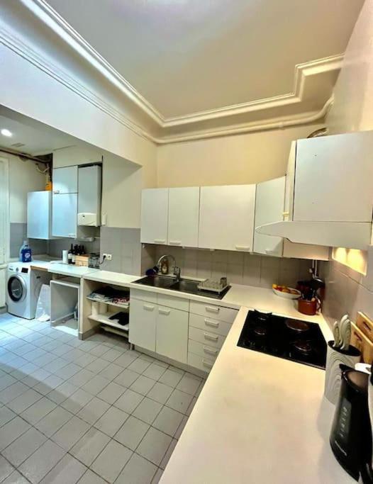 Republique Gorgeous Apartment