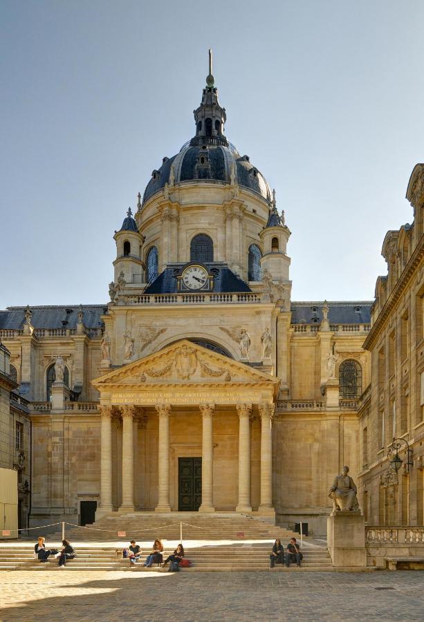 Appartement Petite Maison Avec Cour Dans Les Beaux Quartiers-vous Faites Le Menage- Very Good Prices For T-h-e Location But You Have To Clea-n Th-e Flat