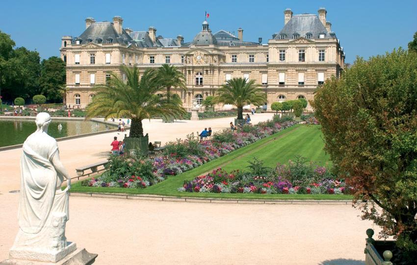 Appartement Petite Maison Avec Cour Dans Les Beaux Quartiers-vous Faites Le Menage- Very Good Prices For T-h-e Location But You Have To Clea-n Th-e Flat Paris