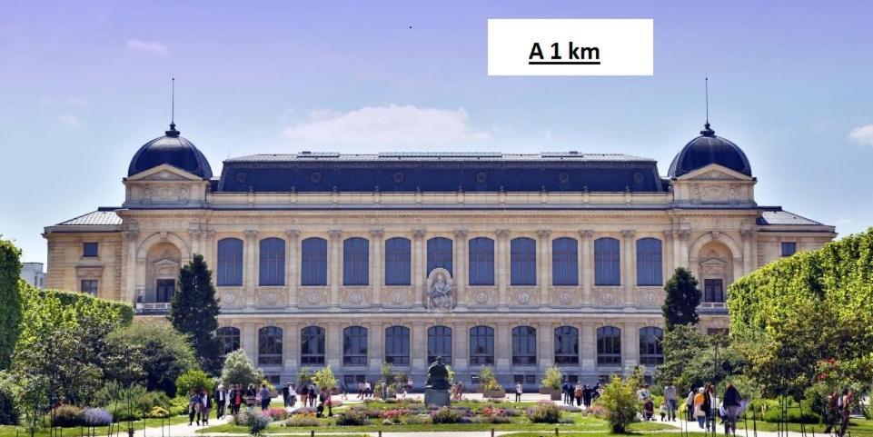 Appartement Petite Maison Avec Cour Dans Les Beaux Quartiers-vous Faites Le Menage- Very Good Prices For T-h-e Location But You Have To Clea-n Th-e Flat Paris