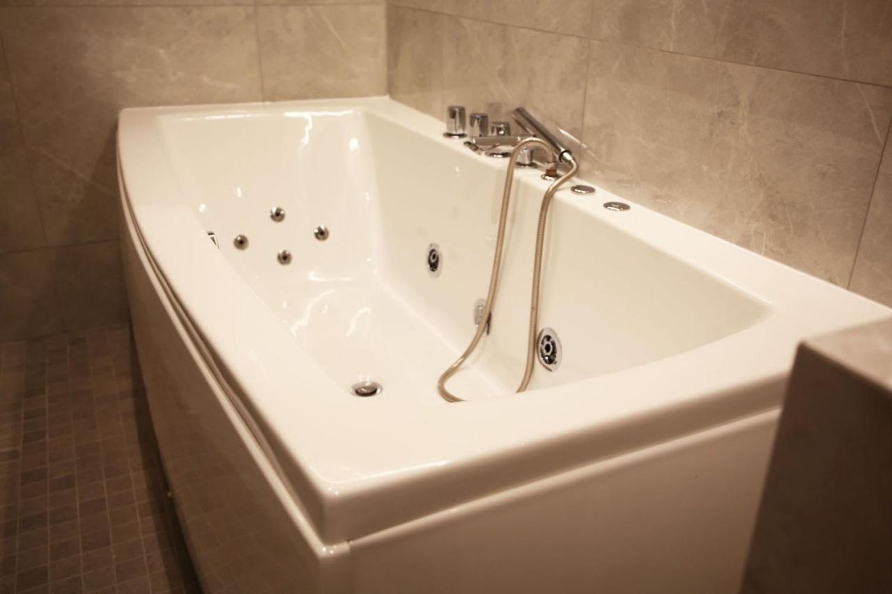 Sejour Romantique Avec Bain A Remous A 9 -p6 Appartement *