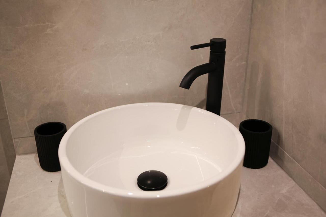 Appartement Sejour Romantique Avec Bain A Remous A 9 -p6