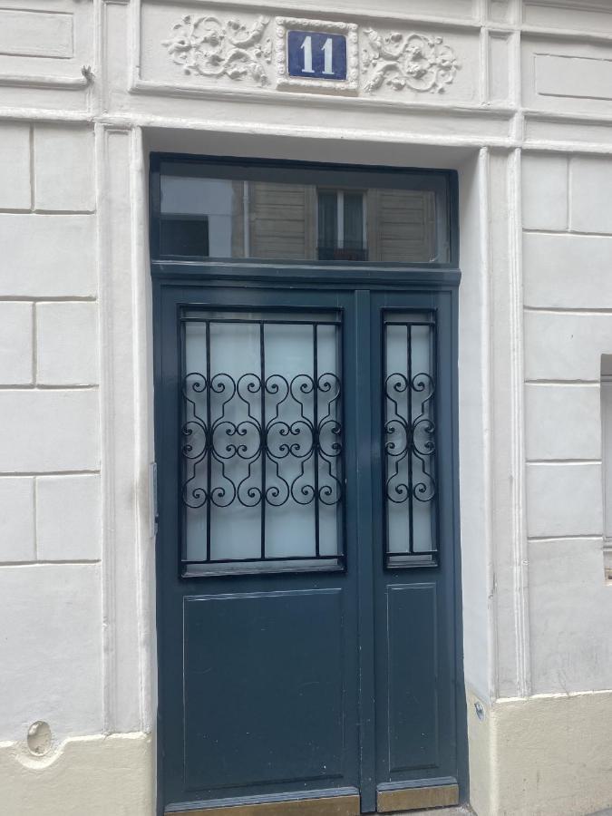 Sacre Coup De Coeur - Studio * Paris
