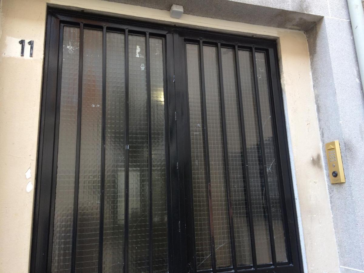 Appartement Métro Pigalle,garçonnière 25 M2, 3 Per, Cabarets Théâtres,restaurants,tout Confort Paris