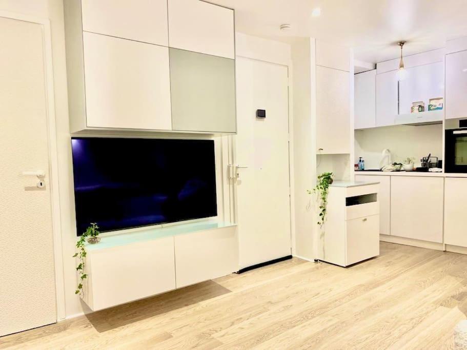 Apartment Center Of - Elegant In Highly Secured Area