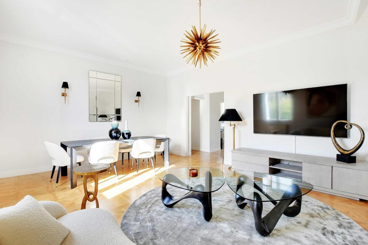 Luxury With Eiffel Tower View Paris