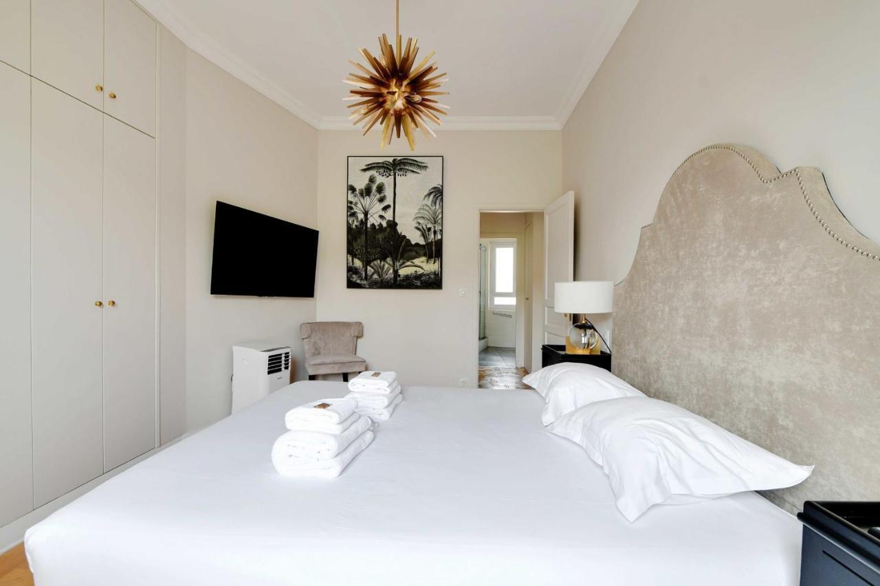 Luxury With Eiffel Tower View Apartment Paris