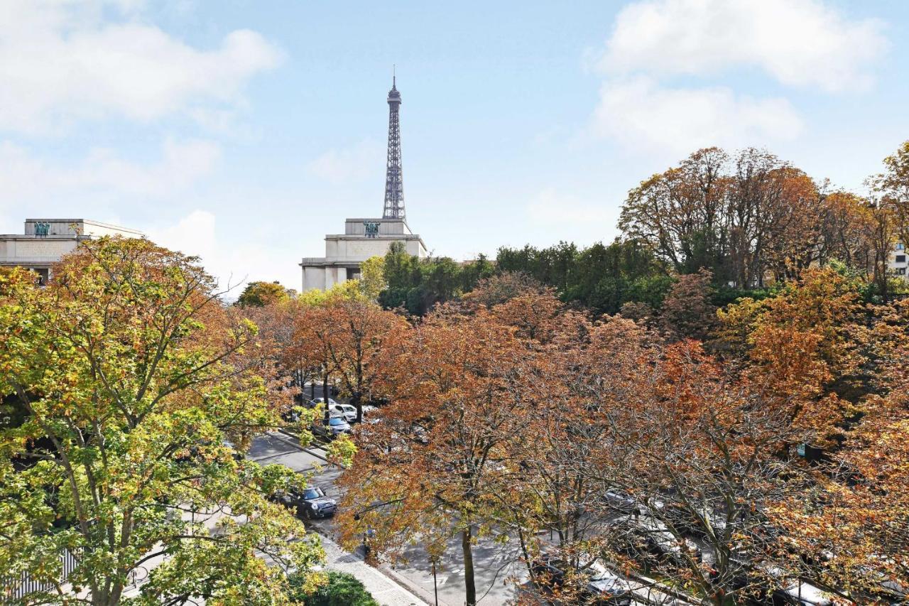Luxury With Eiffel Tower View Apartment