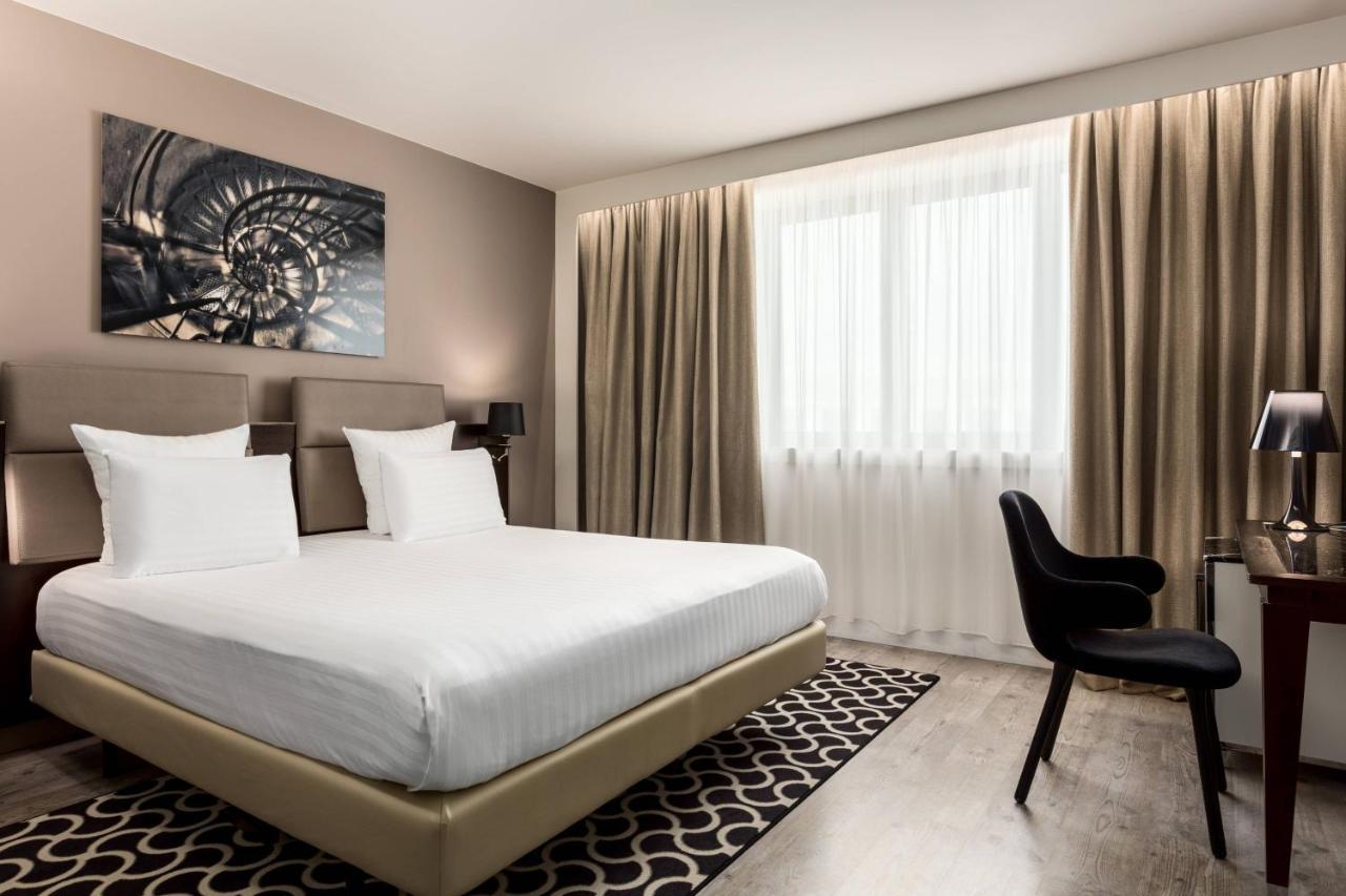 Hotel Ac Porte Maillot By Marriott Paris