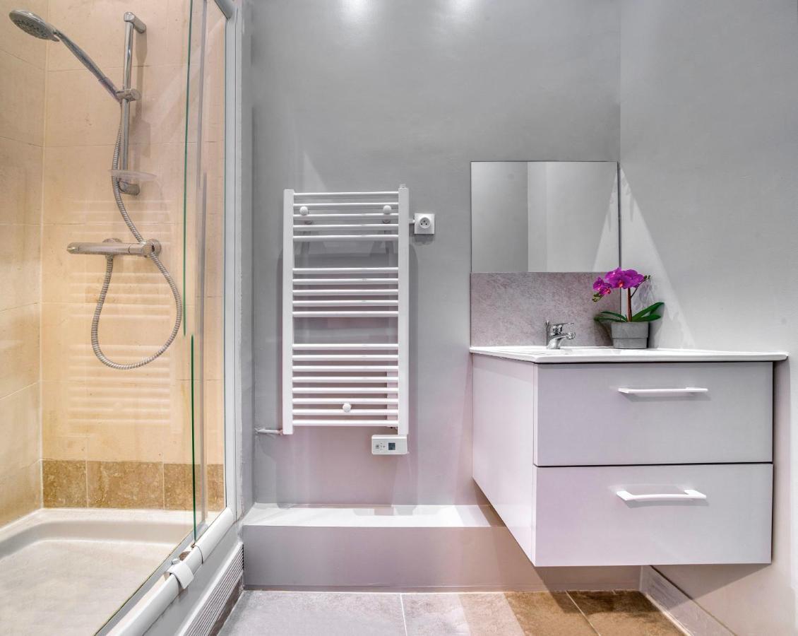 1630 - Champs Elysees - Value Apartment *