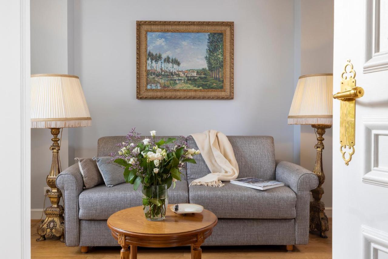 Le Littre Hotel
