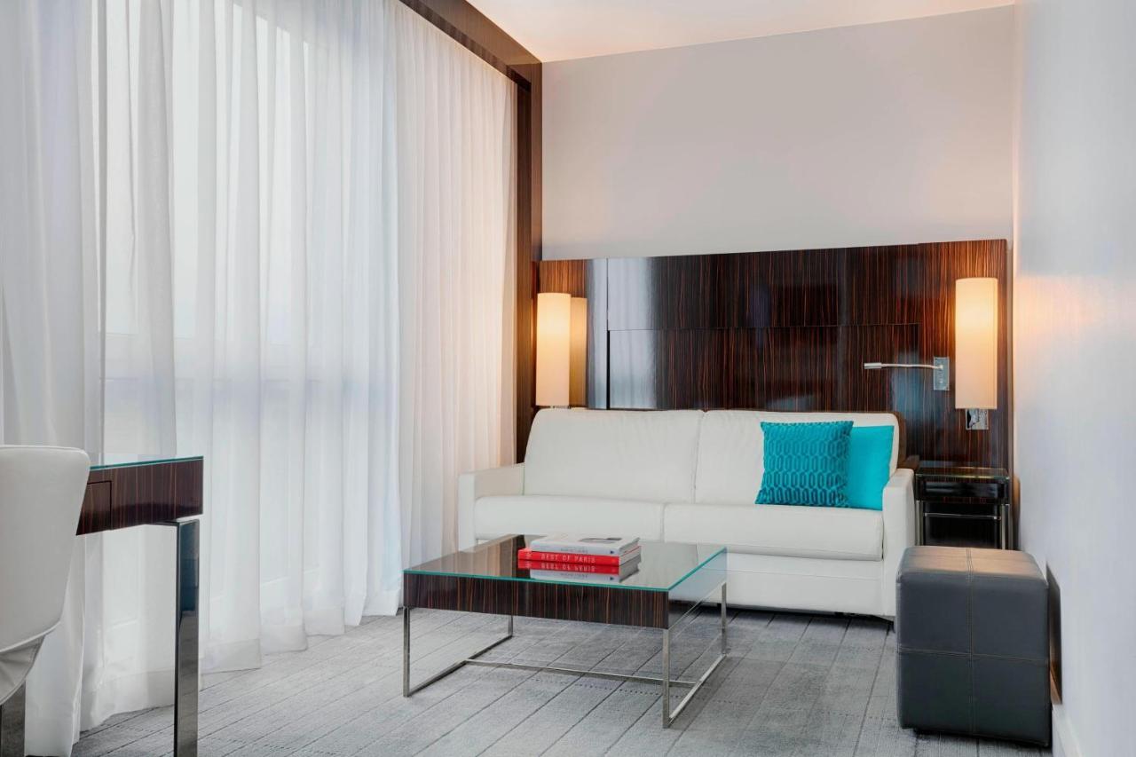 Le Meridien Etoile Hotel