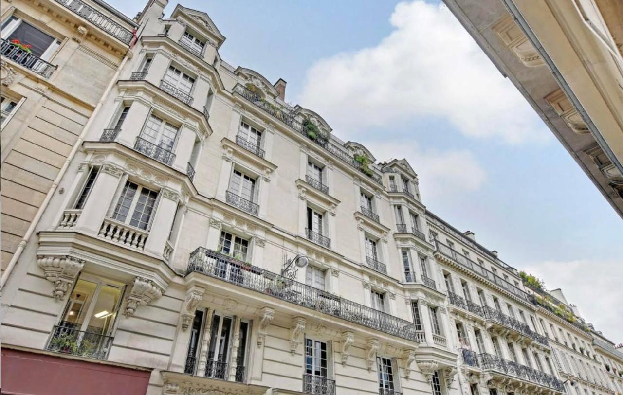 A Saint-lazare Apartment *