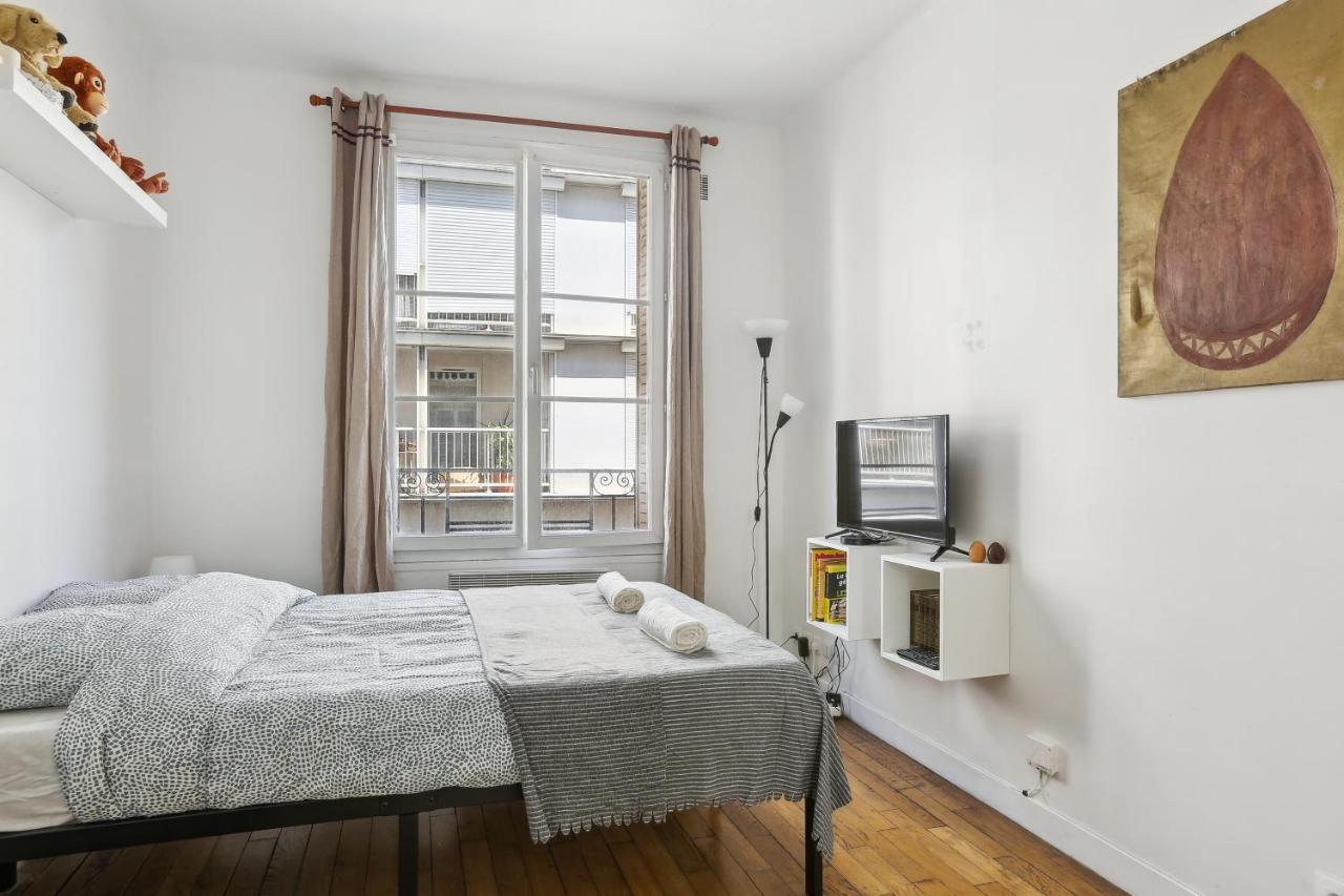 Quiet Studio With Terrace Near Beautiful Garden